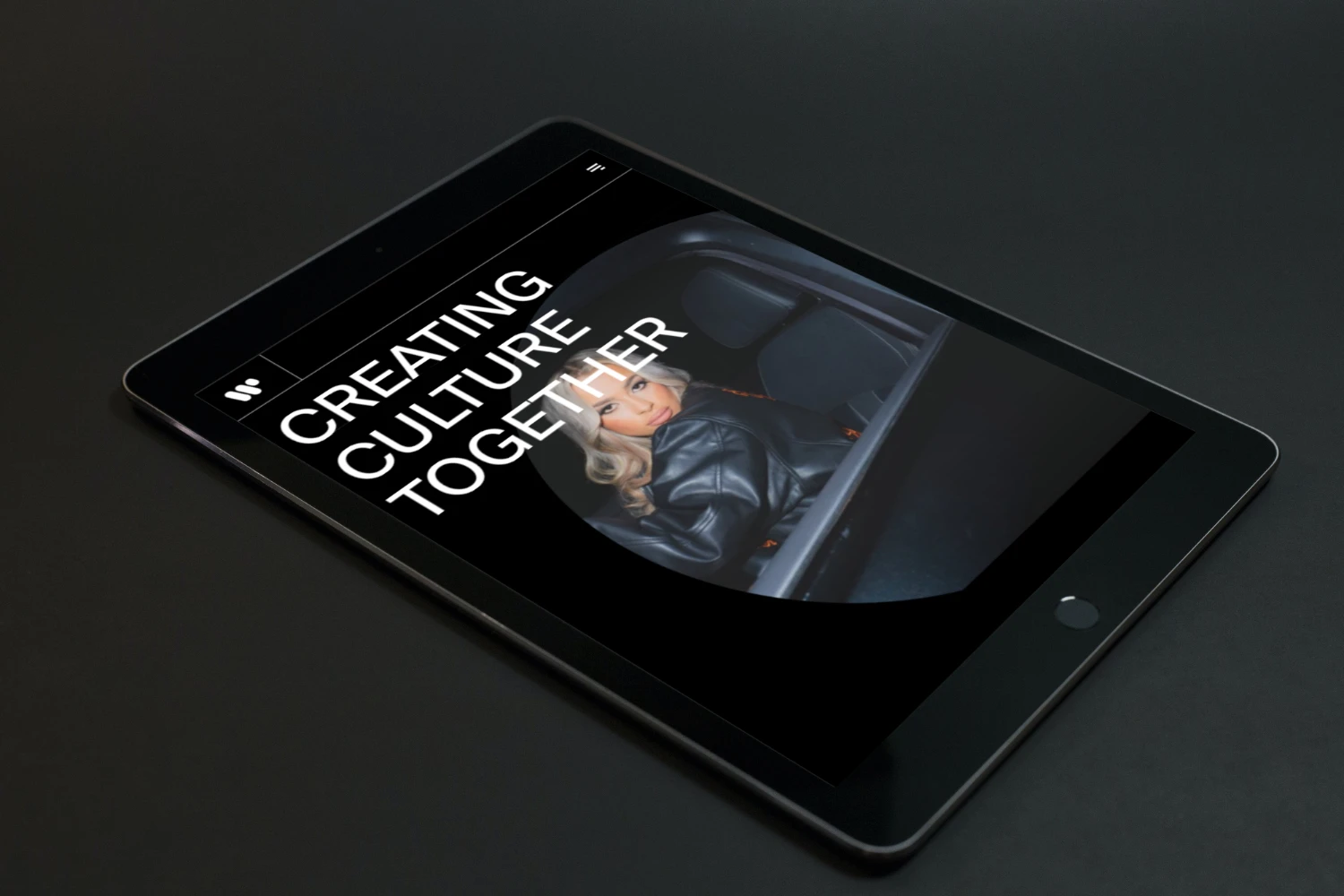 Warner Music Website Startseite auf Tablet