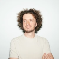Porträt, halb, Benedikt, Online Marketing Manager, format h