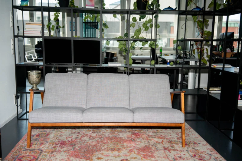 Graues Sofa im format h Office