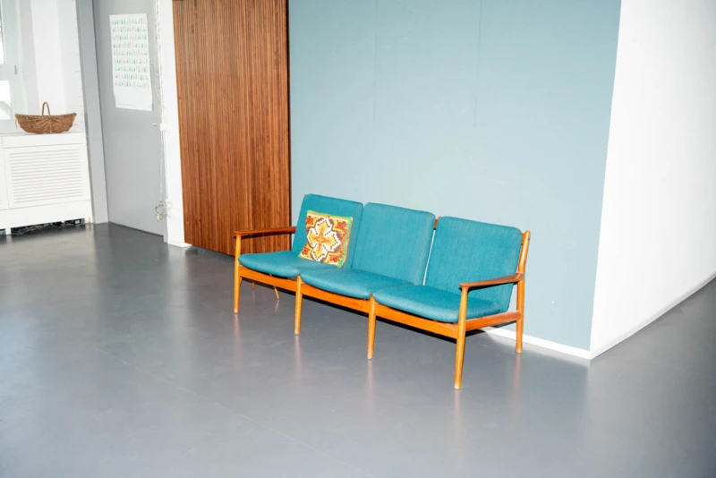 türkisblaues Office-Sofa 