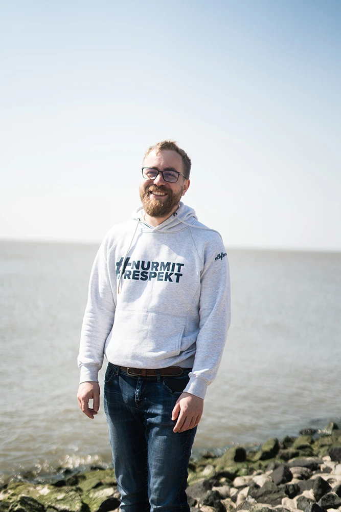 Mitarbeitender bei Offsite draußen